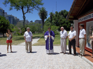 Bendición del nuevo piso de la Capilla Nuestra Señora del Carmen de Cuyo en Granaderos