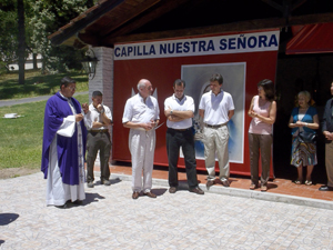 Bendición del nuevo piso de la Capilla Nuestra Señora del Carmen de Cuyo en Granaderos