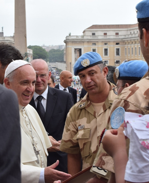 Histórica visita de cascos azules argentinos al vaticano